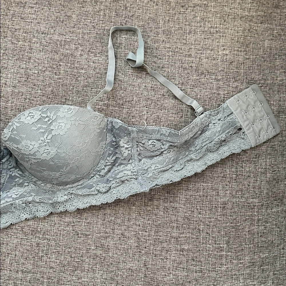 Lace Bra - push-up and strapless - Picture 2 of 8